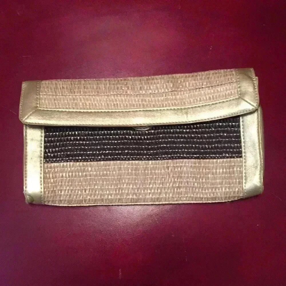 New York and company clutch purse